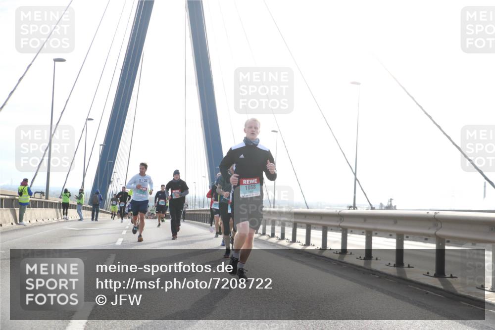 03.10.2024 - Köhlbrandbrückenlauf Jannik Wohlers http://msf.ph/oto/7208722 03.10.2024 09:20:43 Position 1 2522, 1218, 1068 meine-sportfotos.de