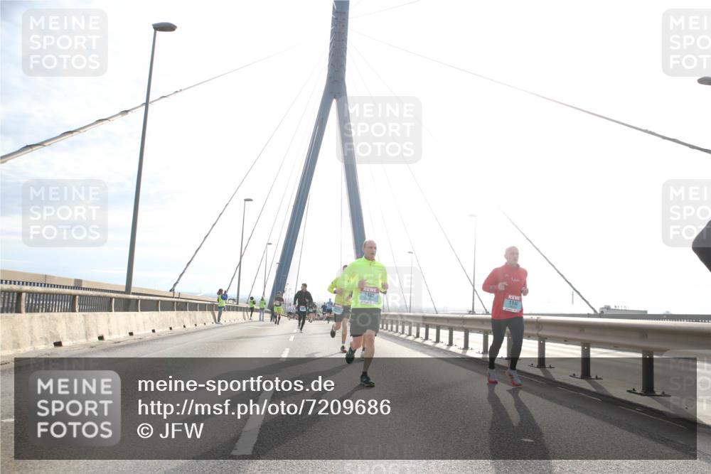 03.10.2024 - Köhlbrandbrückenlauf Jannik Wohlers http://msf.ph/oto/7209686 03.10.2024 09:20:48 Position 1 1140, 1482 meine-sportfotos.de