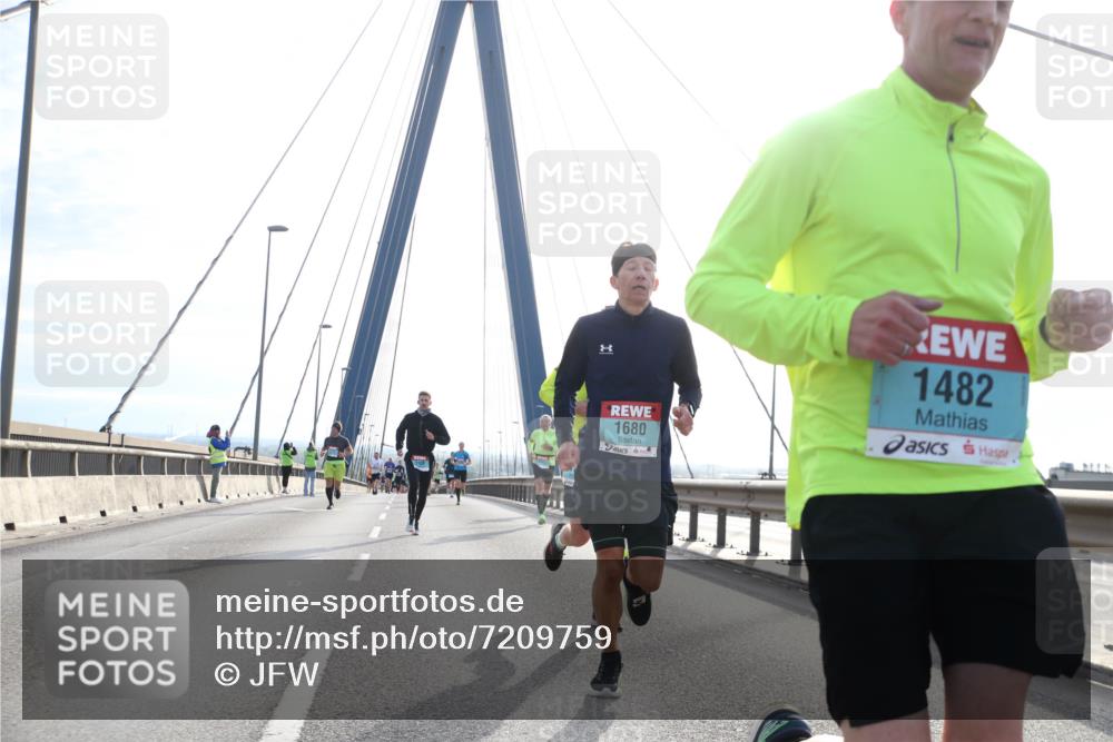 03.10.2024 - Köhlbrandbrückenlauf Jannik Wohlers http://msf.ph/oto/7209759 03.10.2024 09:20:49 Position 1 1680, 1482 meine-sportfotos.de