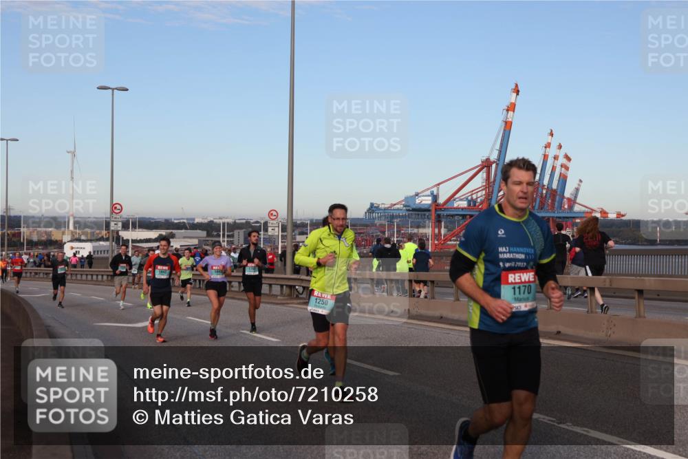 03.10.2024 - Köhlbrandbrückenlauf Matties Gatica Varas http://msf.ph/oto/7210258 03.10.2024 09:35:39 Position 2 1442, 1763, 1250, 9, 2017, 1170 meine-sportfotos.de