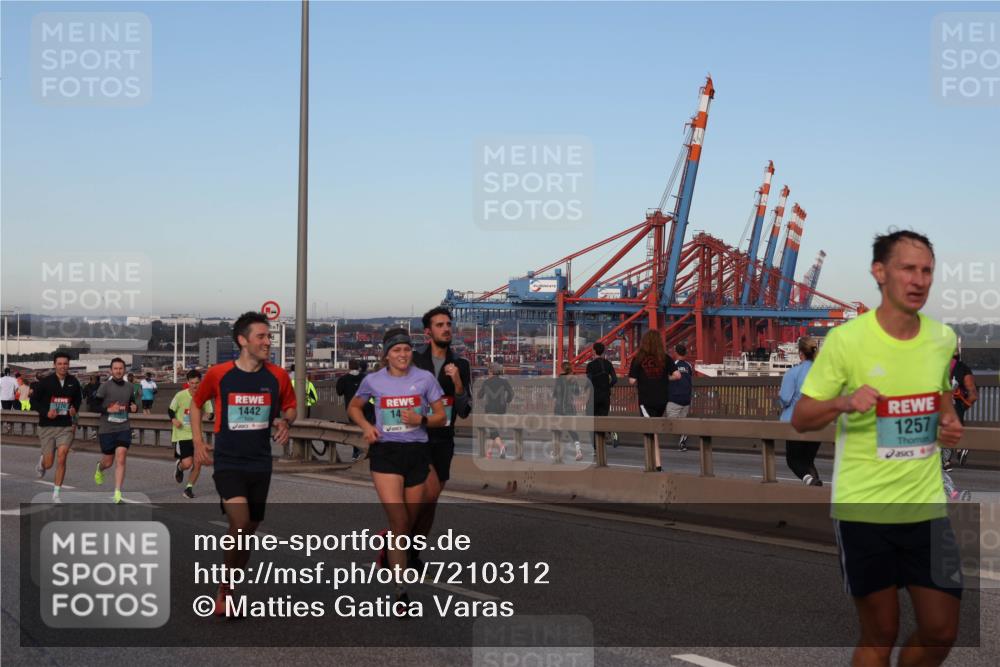 03.10.2024 - Köhlbrandbrückenlauf Matties Gatica Varas http://msf.ph/oto/7210312 03.10.2024 09:35:41 Position 2 1442, 14, 1257 meine-sportfotos.de