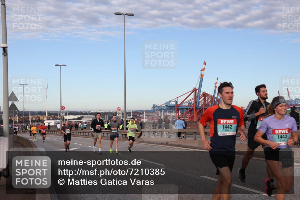 03.10.2024 - Köhlbrandbrückenlauf Matties Gatica Varas http://msf.ph/oto/7210385 03.10.2024 09:35:43 Position 2 1442, 1443 meine-sportfotos.de