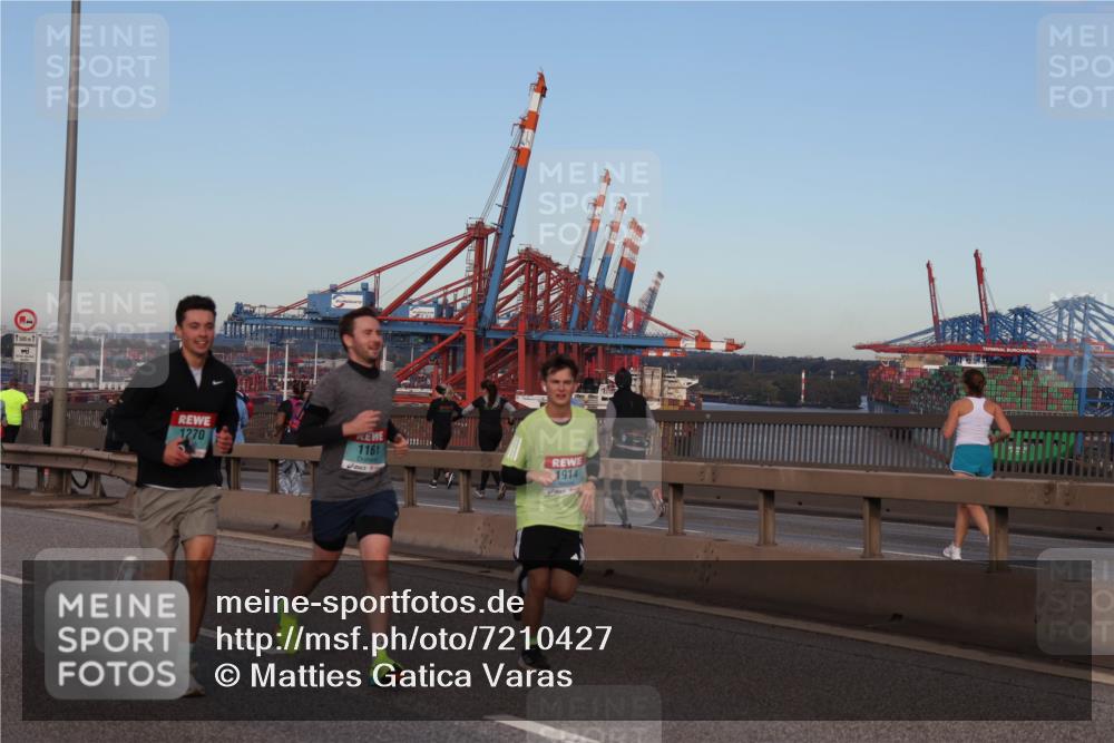 03.10.2024 - Köhlbrandbrückenlauf Matties Gatica Varas http://msf.ph/oto/7210427 03.10.2024 09:35:46 Position 2 500, 1270, 1161, 1914 meine-sportfotos.de