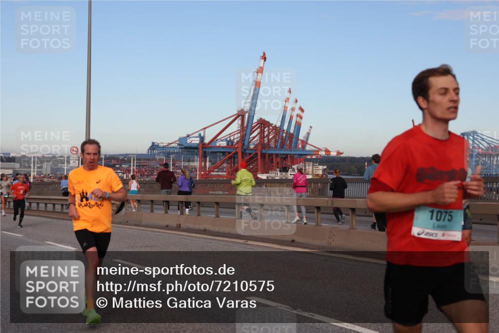03.10.2024 - Köhlbrandbrückenlauf Matties Gatica Varas http://msf.ph/oto/7210575 03.10.2024 09:35:54 Position 2 1500, 1075 meine-sportfotos.de