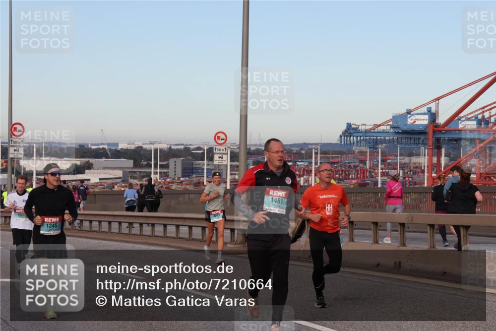 03.10.2024 - Köhlbrandbrückenlauf Matties Gatica Varas http://msf.ph/oto/7210664 03.10.2024 09:35:58 Position 2 1500, 18, 1500, 1, 14, 2293, 1245, 1461 meine-sportfotos.de