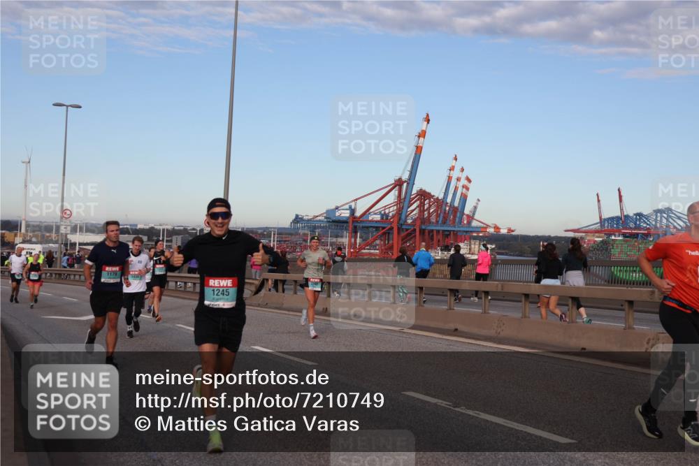 03.10.2024 - Köhlbrandbrückenlauf Matties Gatica Varas http://msf.ph/oto/7210749 03.10.2024 09:36:01 Position 2 1179, 1438, 1245 meine-sportfotos.de