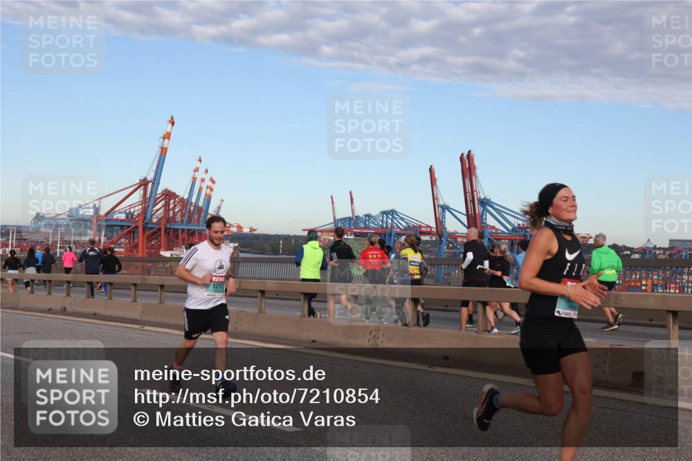 03.10.2024 - Köhlbrandbrückenlauf Matties Gatica Varas http://msf.ph/oto/7210854 03.10.2024 09:36:07 Position 2 1217 meine-sportfotos.de