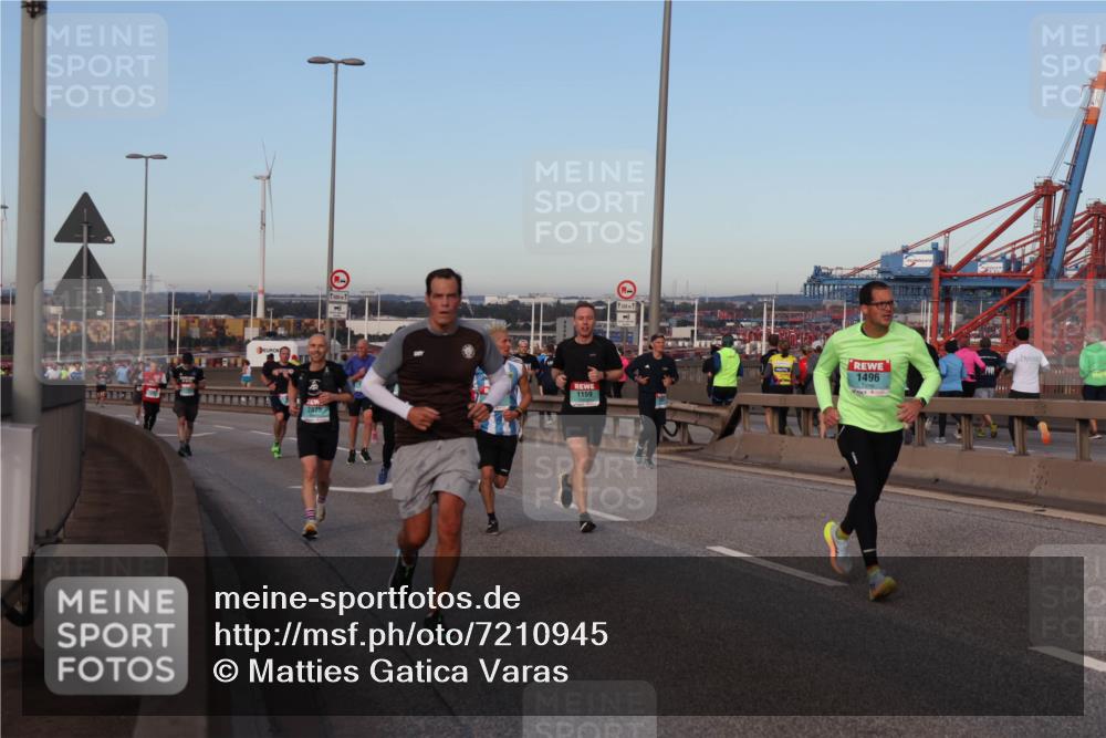 03.10.2024 - Köhlbrandbrückenlauf Matties Gatica Varas http://msf.ph/oto/7210945 03.10.2024 09:36:14 Position 2 500, 2875, 1159, 500, 1496 meine-sportfotos.de