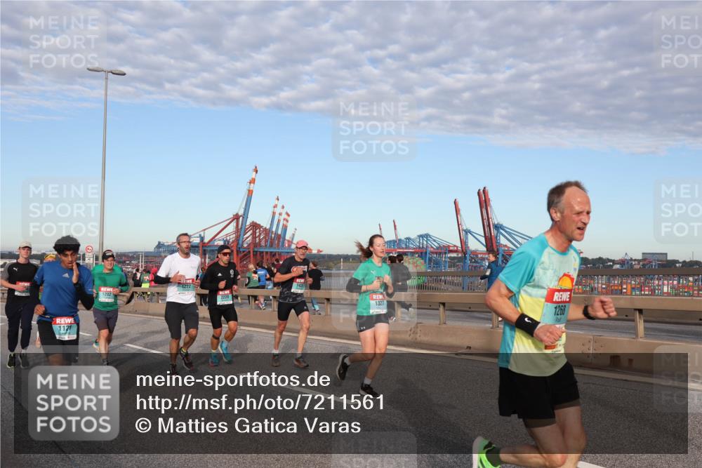 03.10.2024 - Köhlbrandbrückenlauf Matties Gatica Varas http://msf.ph/oto/7211561 03.10.2024 09:36:40 Position 2 1121, 1202, 2220, 1327, 1268 meine-sportfotos.de