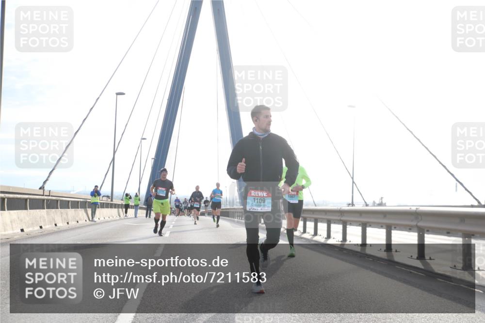 03.10.2024 - Köhlbrandbrückenlauf Jannik Wohlers http://msf.ph/oto/7211583 03.10.2024 09:20:52 Position 1 1114, 1109, 1067 meine-sportfotos.de