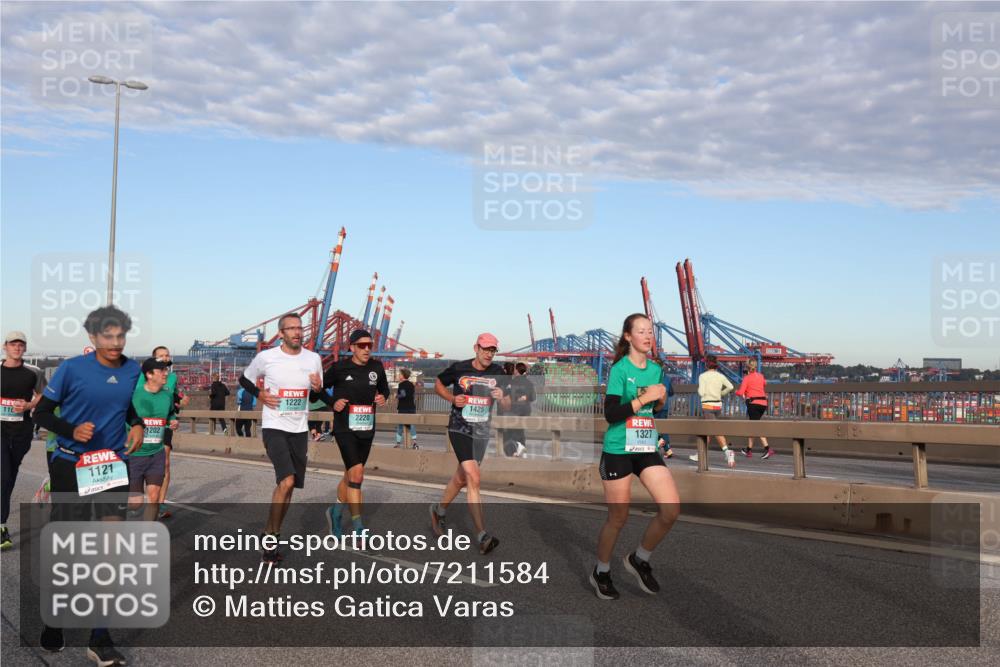 03.10.2024 - Köhlbrandbrückenlauf Matties Gatica Varas http://msf.ph/oto/7211584 03.10.2024 09:36:41 Position 2 110, 1121, 1202, 1222, 1425, 2220, 1327 meine-sportfotos.de