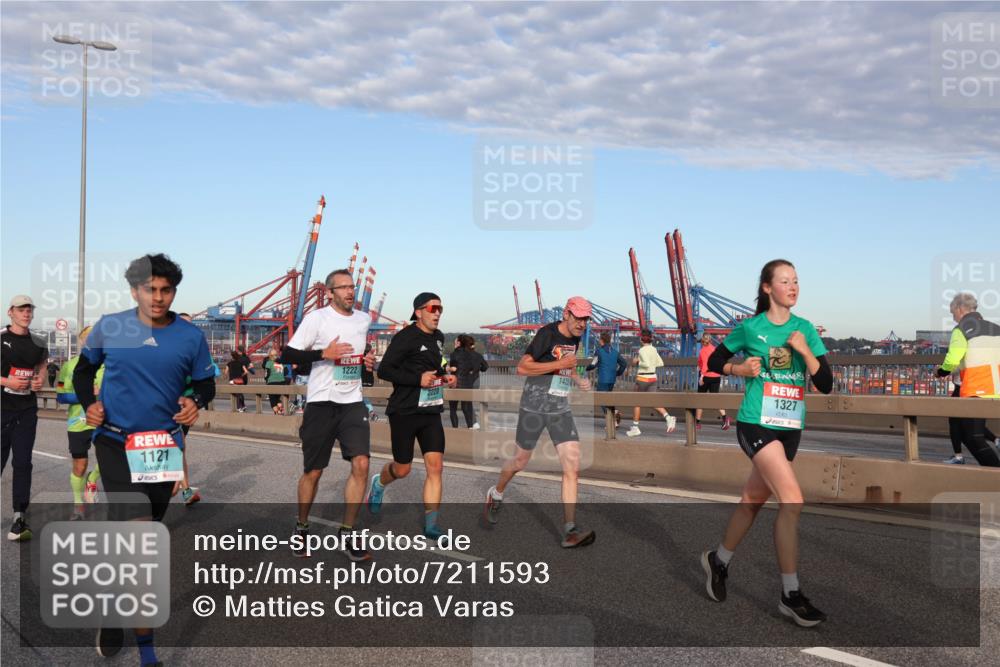 03.10.2024 - Köhlbrandbrückenlauf Matties Gatica Varas http://msf.ph/oto/7211593 03.10.2024 09:36:41 Position 2 1121, 1222, 1327 meine-sportfotos.de