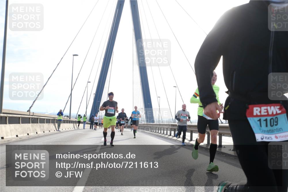 03.10.2024 - Köhlbrandbrückenlauf Jannik Wohlers http://msf.ph/oto/7211613 03.10.2024 09:20:53 Position 1 1114, 1139, 1109 meine-sportfotos.de