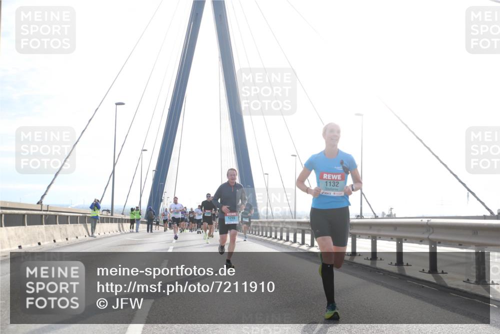 03.10.2024 - Köhlbrandbrückenlauf Jannik Wohlers http://msf.ph/oto/7211910 03.10.2024 09:20:57 Position 1 1255, 1132 meine-sportfotos.de