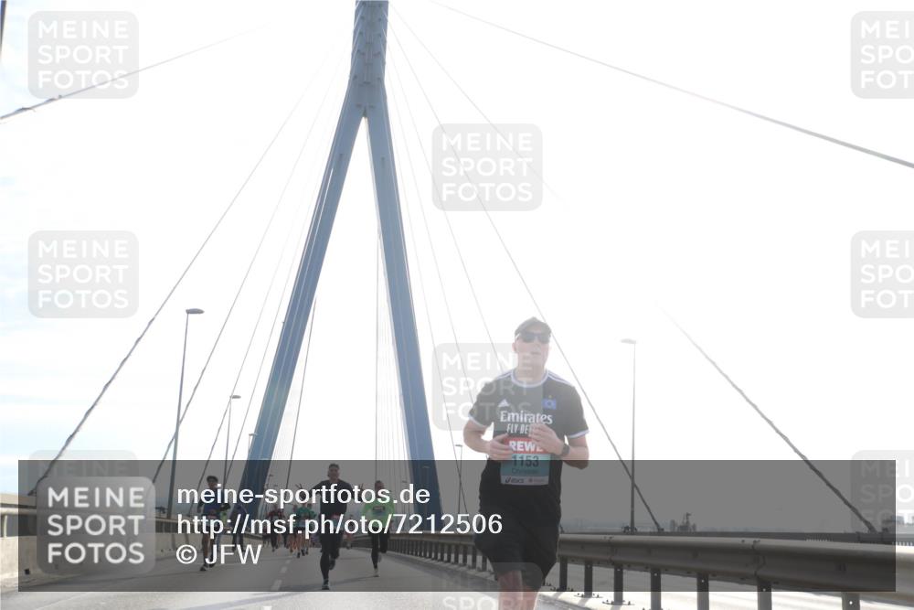 03.10.2024 - Köhlbrandbrückenlauf Jannik Wohlers http://msf.ph/oto/7212506 03.10.2024 09:21:11 Position 1 1153 meine-sportfotos.de