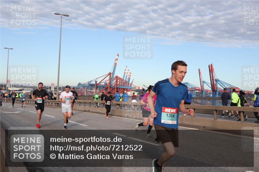 03.10.2024 - Köhlbrandbrückenlauf Matties Gatica Varas http://msf.ph/oto/7212522 03.10.2024 09:37:26 Position 2 2754, 1323, 1354 meine-sportfotos.de