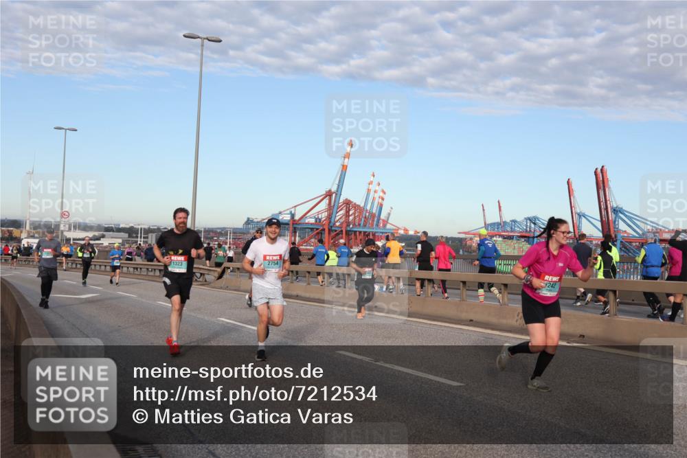 03.10.2024 - Köhlbrandbrückenlauf Matties Gatica Varas http://msf.ph/oto/7212534 03.10.2024 09:37:26 Position 2 1323, 2754, 242 meine-sportfotos.de