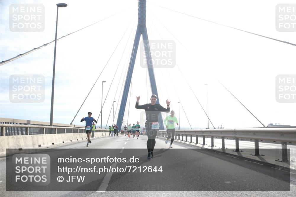 03.10.2024 - Köhlbrandbrückenlauf Jannik Wohlers http://msf.ph/oto/7212644 03.10.2024 09:21:14 Position 1 1083 meine-sportfotos.de