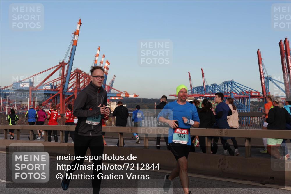 03.10.2024 - Köhlbrandbrückenlauf Matties Gatica Varas http://msf.ph/oto/7212844 03.10.2024 09:37:34 Position 2 93, 3, 1090, 1304 meine-sportfotos.de