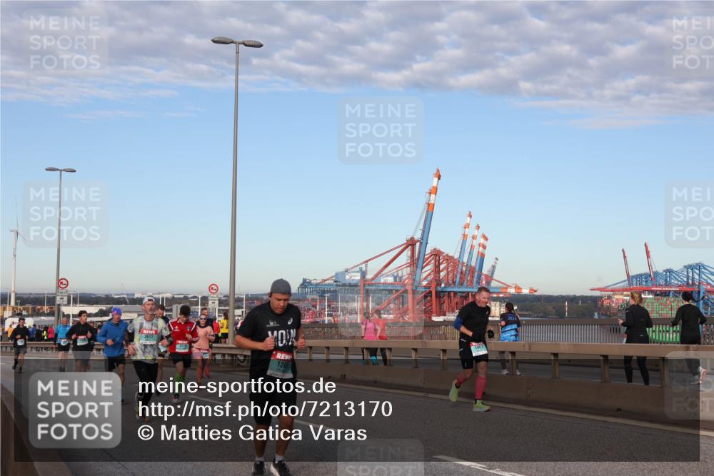 03.10.2024 - Köhlbrandbrückenlauf Matties Gatica Varas http://msf.ph/oto/7213170 03.10.2024 09:37:50 Position 2 2612, 1774, 1262, 1487 meine-sportfotos.de