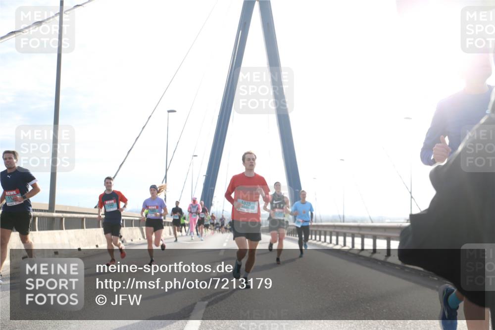 03.10.2024 - Köhlbrandbrückenlauf Jannik Wohlers http://msf.ph/oto/7213179 03.10.2024 09:21:35 Position 1 11, 1442, 1443, 1075 meine-sportfotos.de