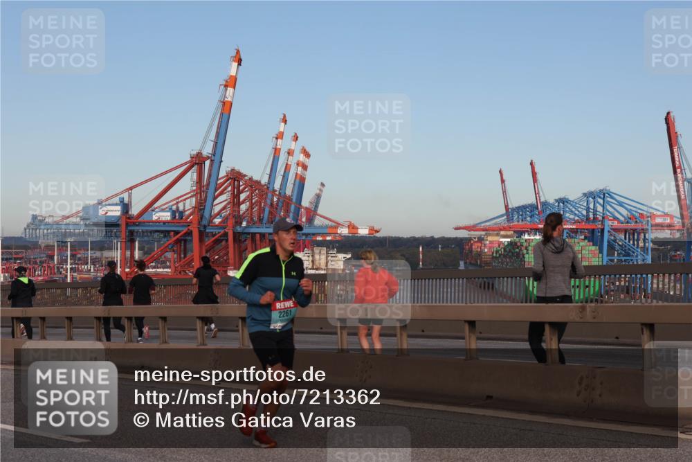 03.10.2024 - Köhlbrandbrückenlauf Matties Gatica Varas http://msf.ph/oto/7213362 03.10.2024 09:37:59 Position 2 2261 meine-sportfotos.de