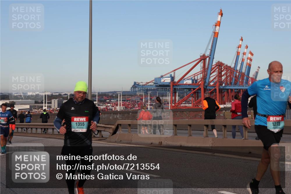 03.10.2024 - Köhlbrandbrückenlauf Matties Gatica Varas http://msf.ph/oto/7213554 03.10.2024 09:38:05 Position 2 116, 1355, 1273 meine-sportfotos.de