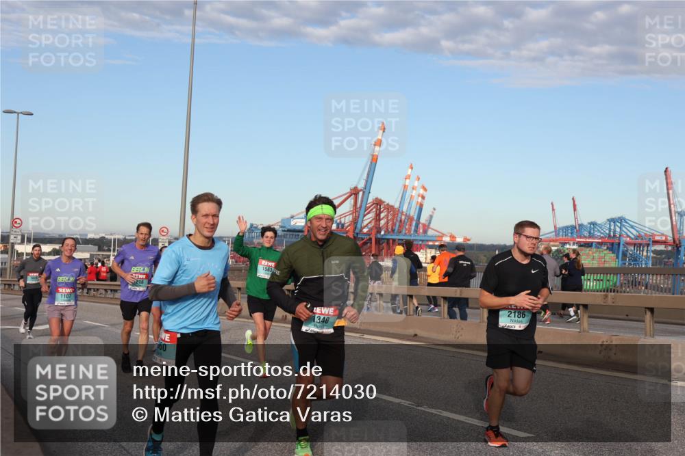 03.10.2024 - Köhlbrandbrückenlauf Matties Gatica Varas http://msf.ph/oto/7214030 03.10.2024 09:38:21 Position 2 1563, 216, 1107, 60, 340, 2186 meine-sportfotos.de