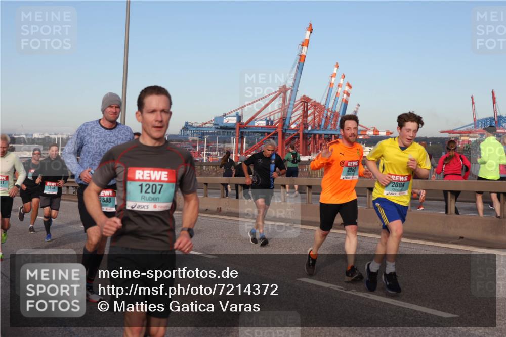 03.10.2024 - Köhlbrandbrückenlauf Matties Gatica Varas http://msf.ph/oto/7214372 03.10.2024 09:38:34 Position 2 1694, 688, 1207, 2083, 2084 meine-sportfotos.de
