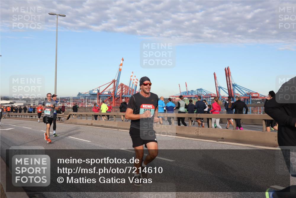 03.10.2024 - Köhlbrandbrückenlauf Matties Gatica Varas http://msf.ph/oto/7214610 03.10.2024 09:38:39 Position 2 3428, 1571 meine-sportfotos.de