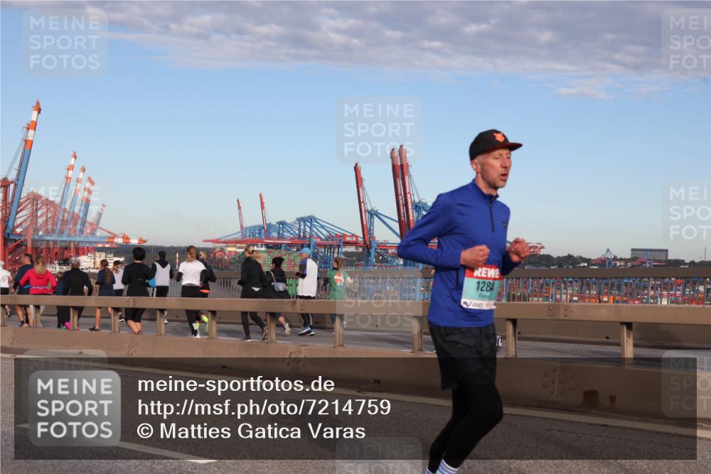 03.10.2024 - Köhlbrandbrückenlauf Matties Gatica Varas http://msf.ph/oto/7214759 03.10.2024 09:38:42 Position 2 128 meine-sportfotos.de