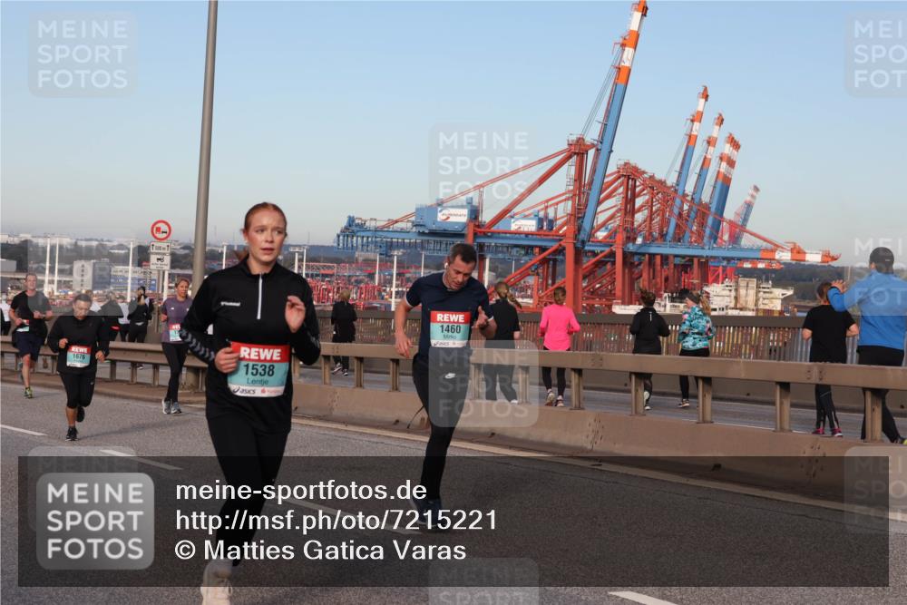 03.10.2024 - Köhlbrandbrückenlauf Matties Gatica Varas http://msf.ph/oto/7215221 03.10.2024 09:38:57 Position 2 1676, 1500, 1538, 1460 meine-sportfotos.de