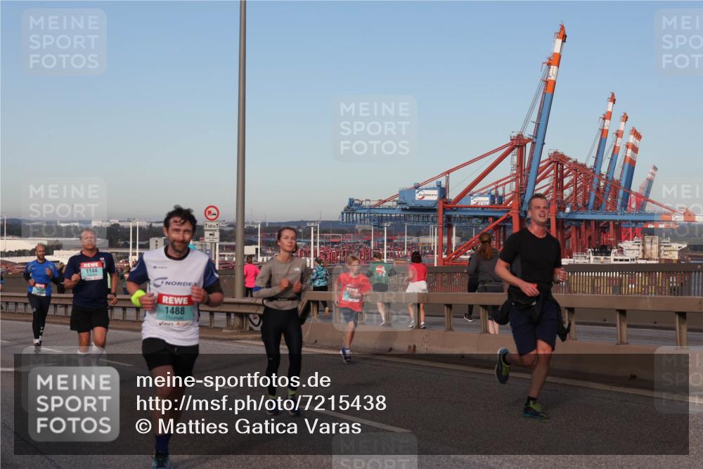03.10.2024 - Köhlbrandbrückenlauf Matties Gatica Varas http://msf.ph/oto/7215438 03.10.2024 09:39:04 Position 2 1144, 1488, 500 meine-sportfotos.de