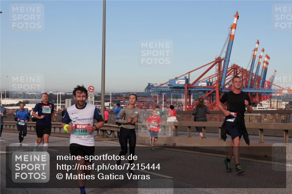 03.10.2024 - Köhlbrandbrückenlauf Matties Gatica Varas http://msf.ph/oto/7215444 03.10.2024 09:39:04 Position 2 1633, 1144, 500, 1488 meine-sportfotos.de