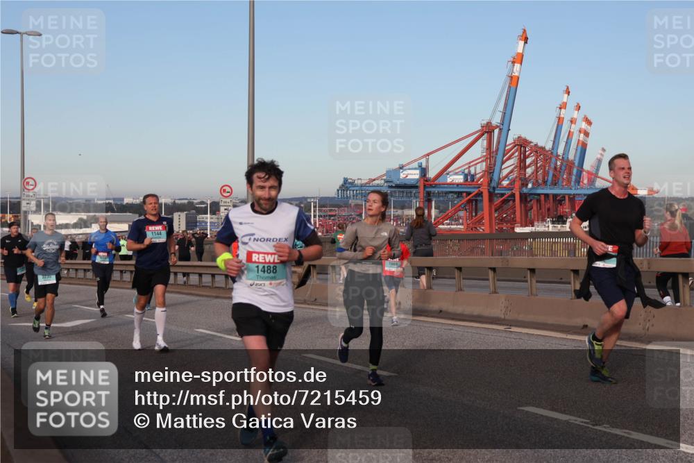 03.10.2024 - Köhlbrandbrückenlauf Matties Gatica Varas http://msf.ph/oto/7215459 03.10.2024 09:39:05 Position 2 500, 1144, 1488, 1669 meine-sportfotos.de