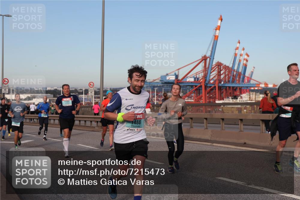 03.10.2024 - Köhlbrandbrückenlauf Matties Gatica Varas http://msf.ph/oto/7215473 03.10.2024 09:39:05 Position 2 500, 1144, 500, 1488 meine-sportfotos.de
