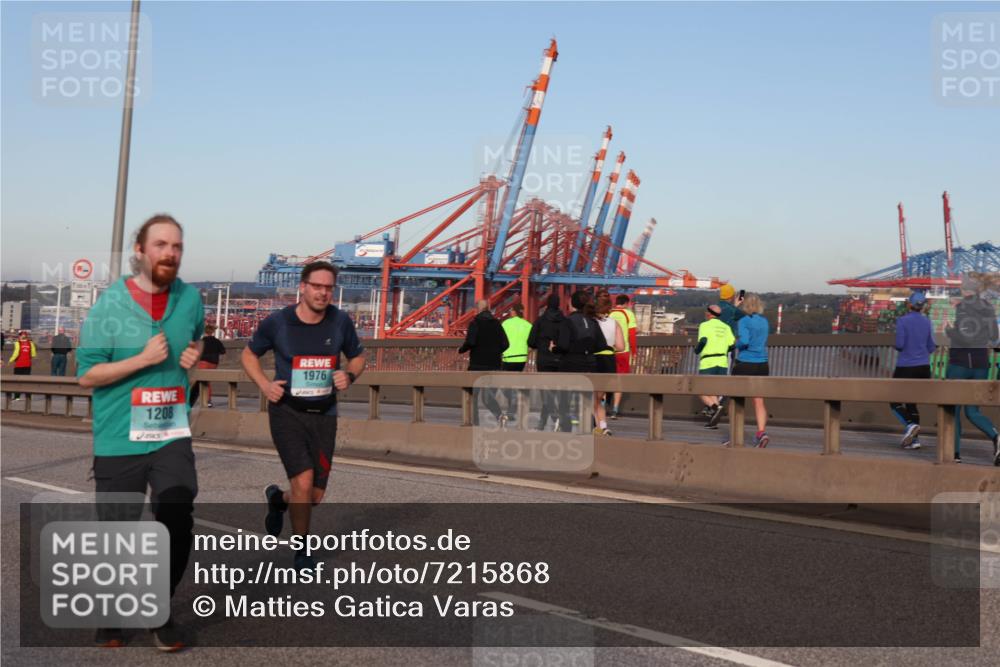 03.10.2024 - Köhlbrandbrückenlauf Matties Gatica Varas http://msf.ph/oto/7215868 03.10.2024 09:39:20 Position 2 1208, 1976 meine-sportfotos.de