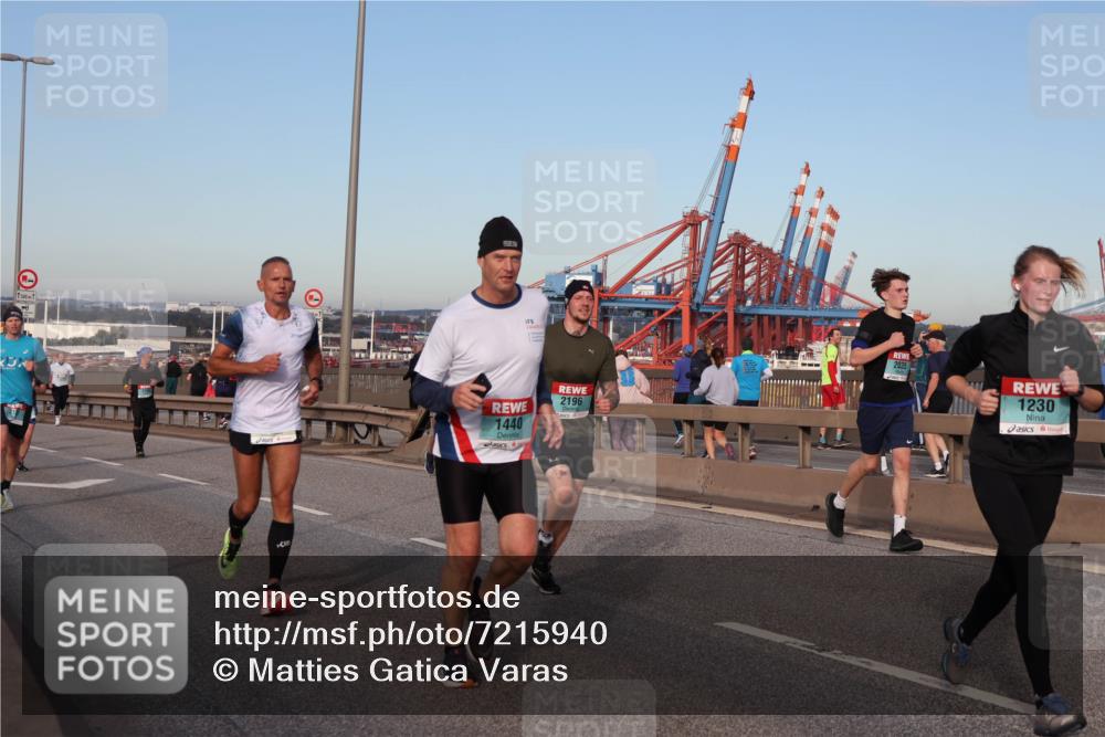 03.10.2024 - Köhlbrandbrückenlauf Matties Gatica Varas http://msf.ph/oto/7215940 03.10.2024 09:39:25 Position 2 500, 2196, 1440, 2035, 1230 meine-sportfotos.de