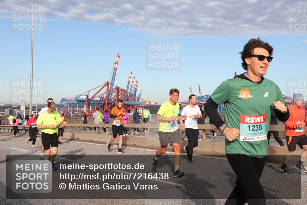 03.10.2024 - Köhlbrandbrückenlauf Matties Gatica Varas http://msf.ph/oto/7216438 03.10.2024 09:39:46 Position 2 2422, 1183, 1464, 1235 meine-sportfotos.de