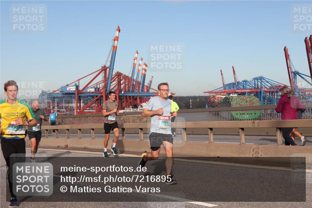 03.10.2024 - Köhlbrandbrückenlauf Matties Gatica Varas http://msf.ph/oto/7216895 03.10.2024 09:39:59 Position 2 2952, 2150, 1685, 1604 meine-sportfotos.de