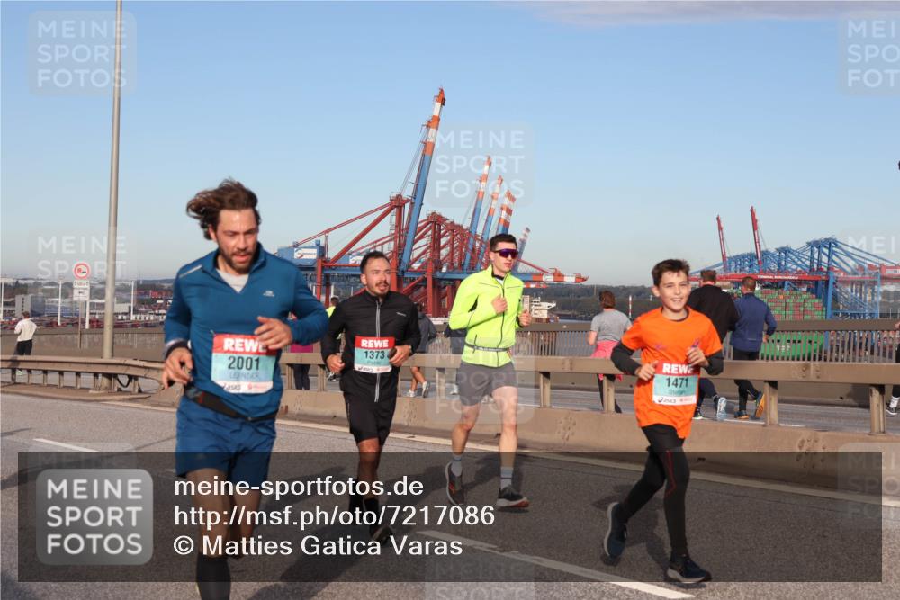 03.10.2024 - Köhlbrandbrückenlauf Matties Gatica Varas http://msf.ph/oto/7217086 03.10.2024 09:40:05 Position 2 2001, 1373, 1471 meine-sportfotos.de