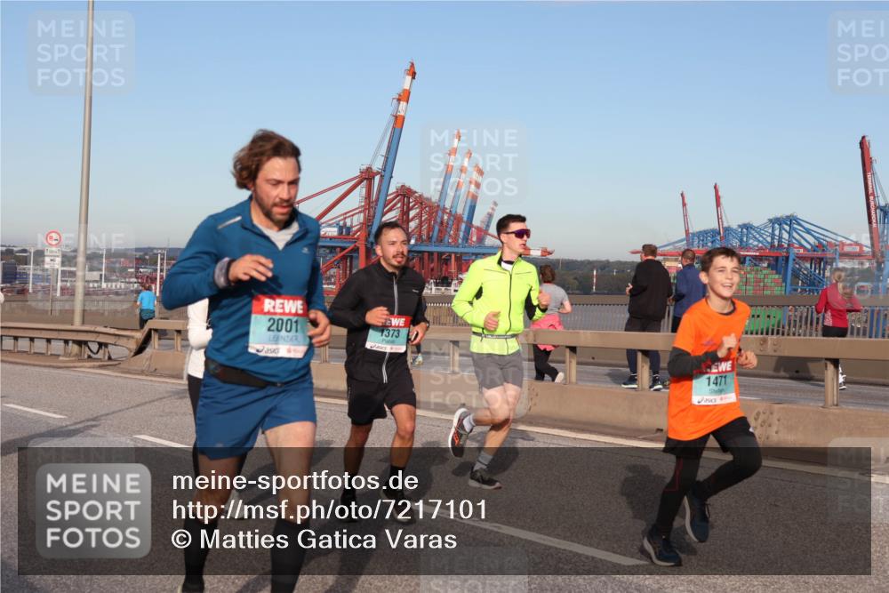 03.10.2024 - Köhlbrandbrückenlauf Matties Gatica Varas http://msf.ph/oto/7217101 03.10.2024 09:40:06 Position 2 2001, 1373, 1471 meine-sportfotos.de