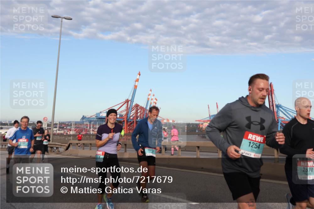 03.10.2024 - Köhlbrandbrückenlauf Matties Gatica Varas http://msf.ph/oto/7217679 03.10.2024 09:40:25 Position 2 2151, 74, 1615, 1254, 2570 meine-sportfotos.de
