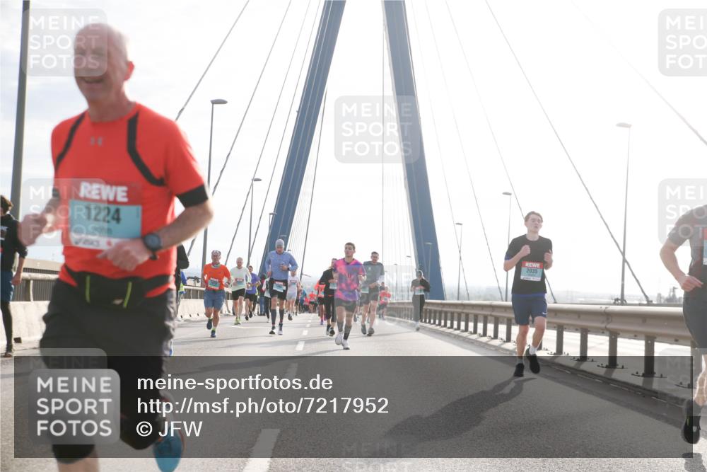 03.10.2024 - Köhlbrandbrückenlauf Jannik Wohlers http://msf.ph/oto/7217952 03.10.2024 09:22:59 Position 1 1224, 2035 meine-sportfotos.de