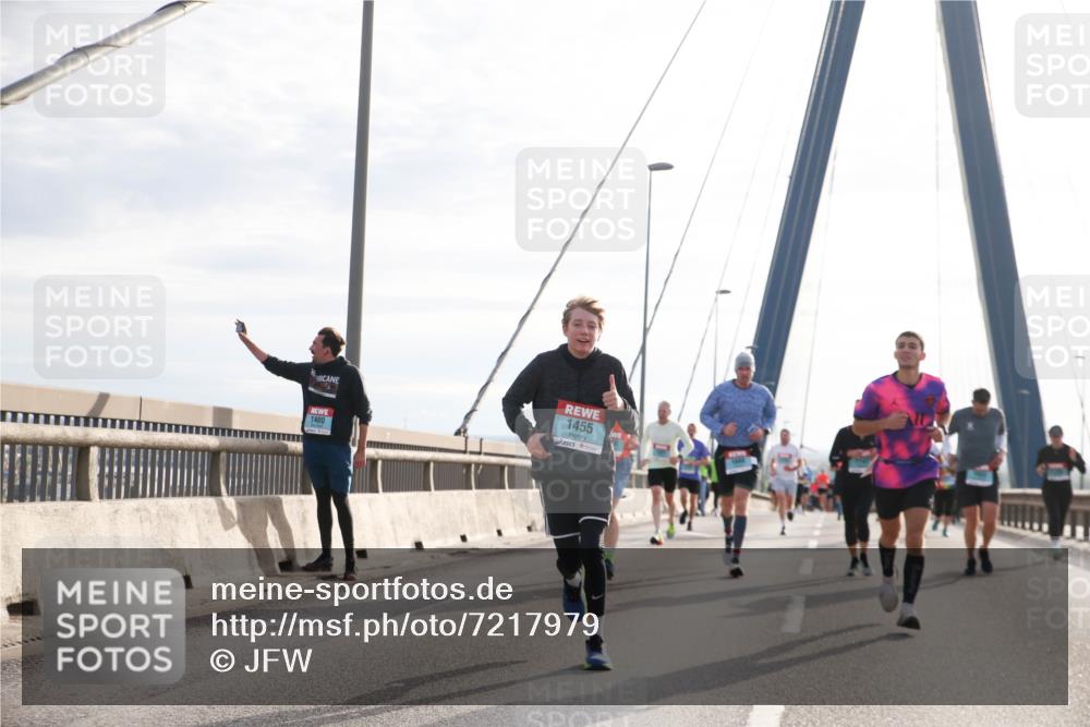 03.10.2024 - Köhlbrandbrückenlauf Jannik Wohlers http://msf.ph/oto/7217979 03.10.2024 09:23:01 Position 1 1455, 1400 meine-sportfotos.de