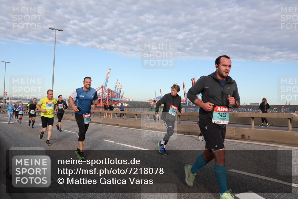 03.10.2024 - Köhlbrandbrückenlauf Matties Gatica Varas http://msf.ph/oto/7218078 03.10.2024 09:40:44 Position 2 1561, 2415, 1455, 1432 meine-sportfotos.de
