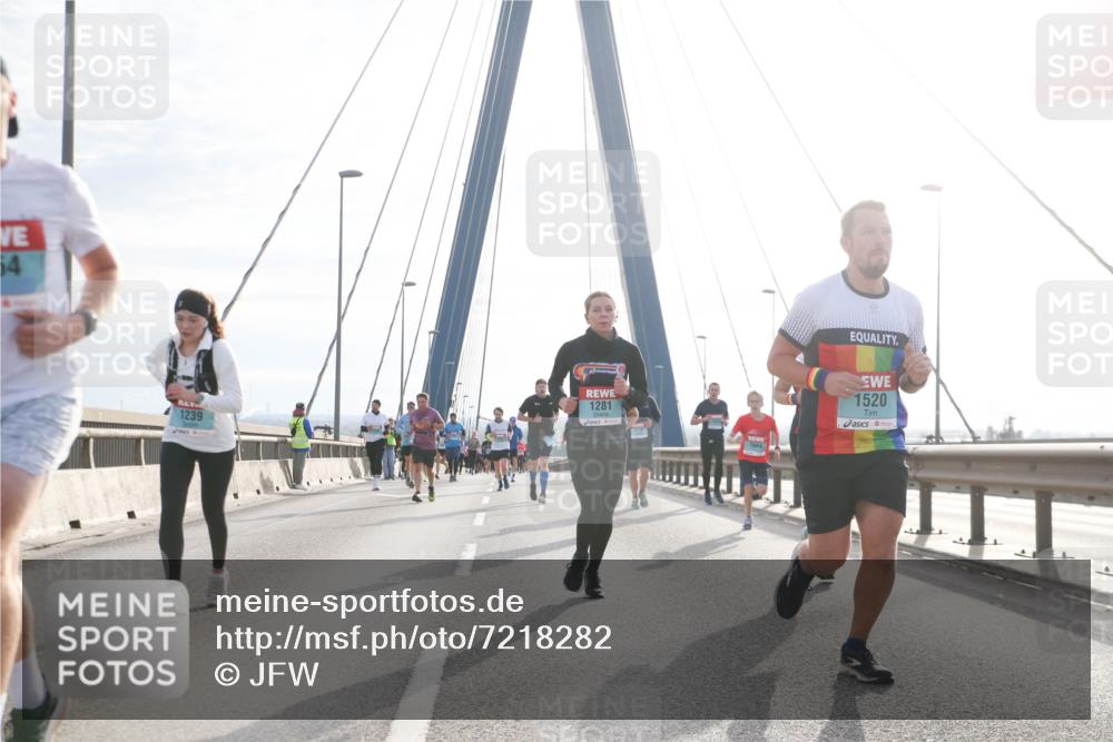 03.10.2024 - Köhlbrandbrückenlauf Jannik Wohlers http://msf.ph/oto/7218282 03.10.2024 09:23:08 Position 1 54, 1239, 1281, 1520 meine-sportfotos.de