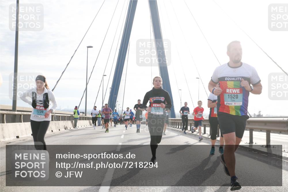 03.10.2024 - Köhlbrandbrückenlauf Jannik Wohlers http://msf.ph/oto/7218294 03.10.2024 09:23:08 Position 1 1239, 1281, 1520 meine-sportfotos.de