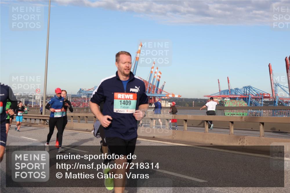 03.10.2024 - Köhlbrandbrückenlauf Matties Gatica Varas http://msf.ph/oto/7218314 03.10.2024 09:40:55 Position 2 1412, 1409 meine-sportfotos.de