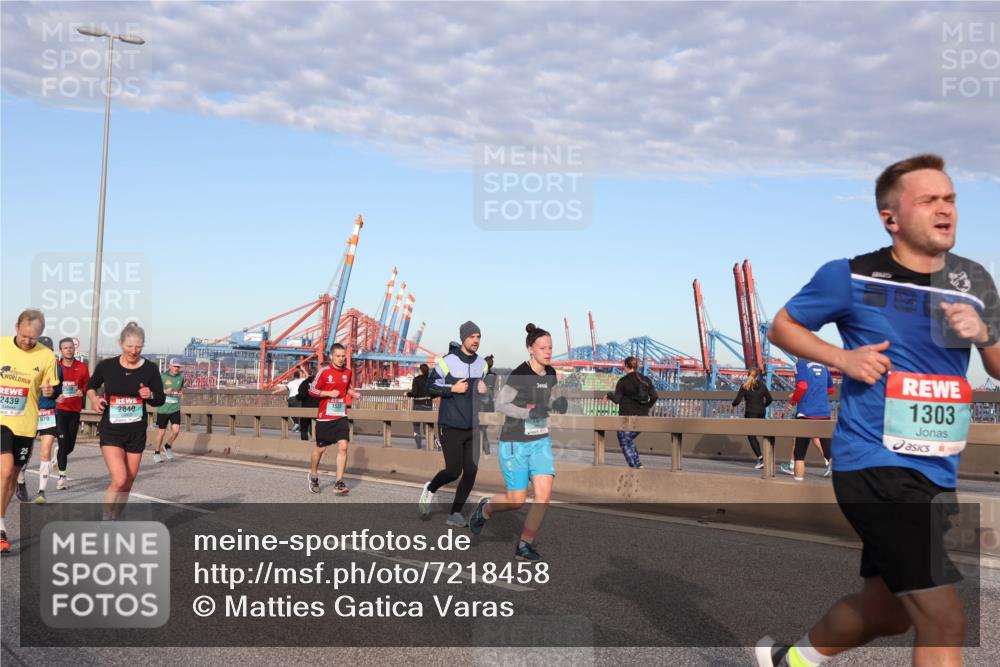 03.10.2024 - Köhlbrandbrückenlauf Matties Gatica Varas http://msf.ph/oto/7218458 03.10.2024 09:41:02 Position 2 2439, 970, 2840, 1303 meine-sportfotos.de